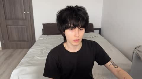 Snapshot of ar1zze chatting on 04-07-26, 01:44 zik and kris online show from 04-07-26, 01:44