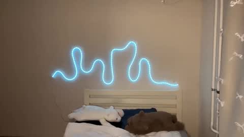 Emi online show from 02-06-26, 04:32