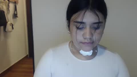 Snapshot of aralynmielle chatting on 10-19-25, 08:15 Aralyn online show from 10-19-25, 08:15