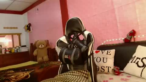 Aranza online show from 12-19-24, 01:18