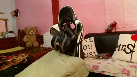 Aranza online show from 12-23-24, 01:13
