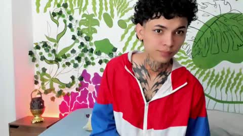 Snapshot of arceluuz chatting on 12-28-24, 02:32 Arceluz online show from 12-28-24, 02:32