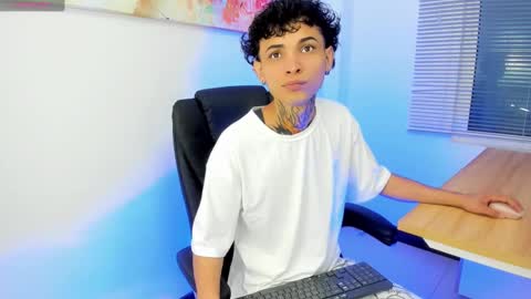 Snapshot of arceluuz chatting on 02-24-25, 08:47 Arceluz online show from 02-24-25, 08:47