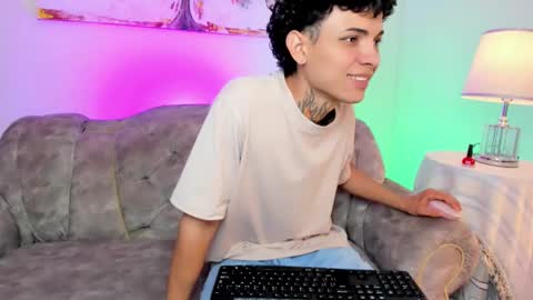 Snapshot of arceluuz chatting on 02-25-25, 07:47 Arceluz online show from 02-25-25, 07:47