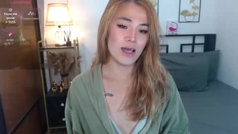 Snapshot of arcicola2727 chatting on 01-06-25, 01:52 Arci online show from 01-06-25, 01:52