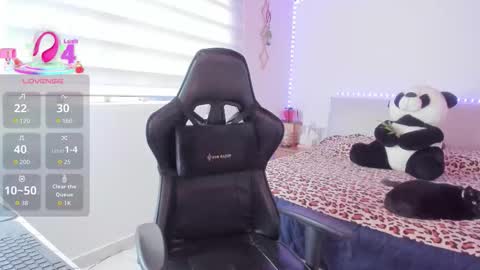 Snapshot of arenne___ chatting on 10-21-25, 09:04 Arenne online show from 10-21-25, 09:04