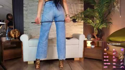 Snapshot of aretha_hose chatting on 12-04-25, 11:35 Aleja online show from 12-04-25, 11:35