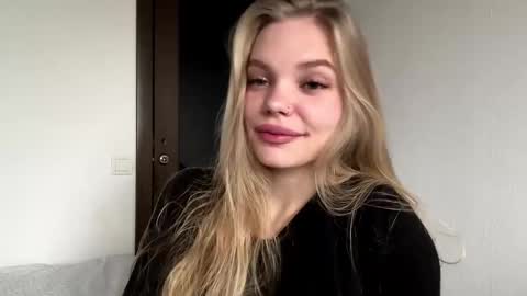 Amelia online show from 11-23-25, 05:40