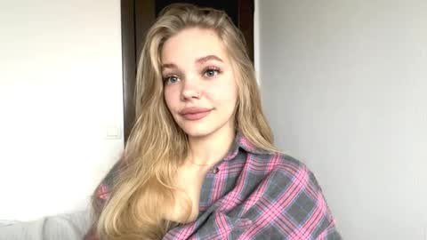 Amelia online show from 11-25-25, 05:51