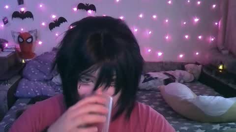 Snapshot of ari_corn chatting on 12-30-24, 10:43 Ahri online show from 12-30-24, 10:43