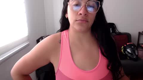 Snapshot of ari_ferrarii chatting on 10-16-25, 04:30 Ariana - Independent Model no Studio online show from 10-16-25, 04:30