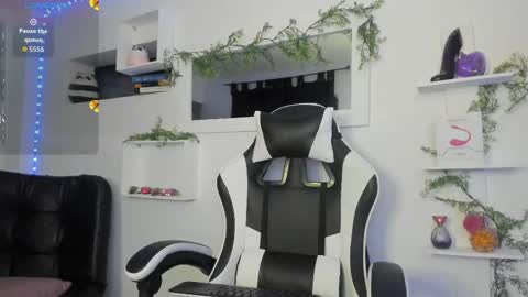 Snapshot of ari_lauren chatting on 02-19-26, 03:46 ari lauren online show from 02-19-26, 03:46