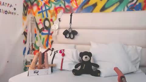 Snapshot of aria_martiin chatting on 10-15-25, 02:39 aria online show from 10-15-25, 02:39