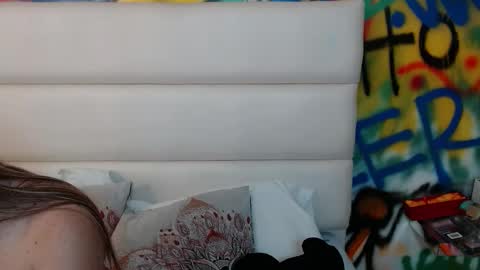 Snapshot of aria_martiin chatting on 11-24-25, 11:43 aria online show from 11-24-25, 11:43