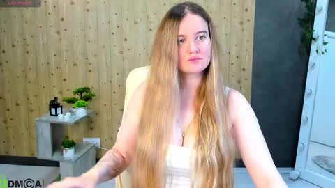 Milena online show from 11-18-25, 04:06