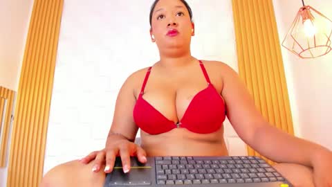 Snapshot of ariabelle1 chatting on 03-21-26, 02:05 AriaBelle1 online show from 03-21-26, 02:05