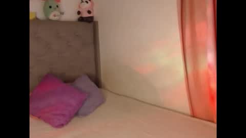 Snapshot of ariadna_martin chatting on 11-23-25, 05:07 Ari online show from 11-23-25, 05:07