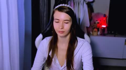 Ari online show from 10-15-25, 05:07