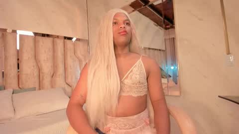 ariana_grande233 online show from 02-16-26, 11:50