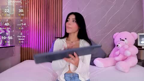 Ariana online show from 10-24-25, 01:18