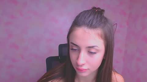 Ariana online show from 09-18-25, 05:20