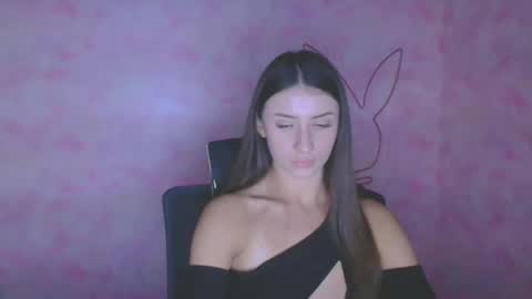 Snapshot of ariana_muur chatting on 10-27-25, 12:31 Ariana online show from 10-27-25, 12:31