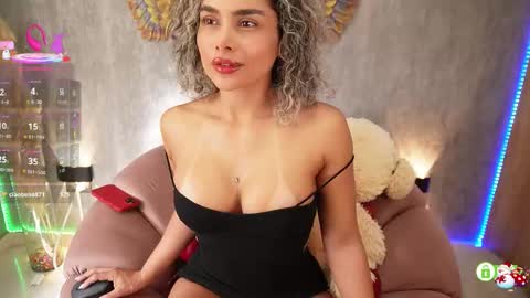 cristina online show from 11-20-25, 01:55