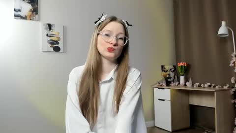 Snapshot of arianaabramek chatting on 02-17-26, 07:31 Alice online show from 02-17-26, 07:31