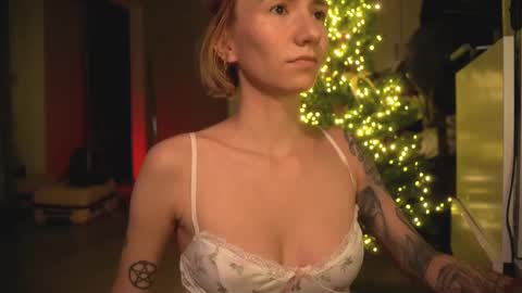 Snapshot of arianna_richi chatting on 01-13-25, 04:39 Olivka online show from 01-13-25, 04:39