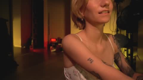 Snapshot of arianna_richi chatting on 02-07-25, 06:14 Olivka online show from 02-07-25, 06:14