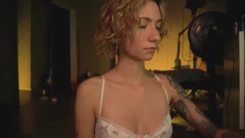 Snapshot of arianna_richi chatting on 03-01-25, 05:52 Olivka online show from 03-01-25, 05:52