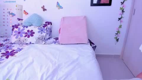 Snapshot of ariannna08_ chatting on 12-06-24, 12:05 ariannna08_ online show from 12-06-24, 12:05