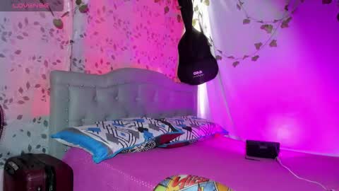 Snapshot of ariel_adan chatting on 12-17-25, 12:33 ariel_adan online show from 12-17-25, 12:33