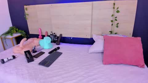 ariela__ online show from 11-17-25, 04:40