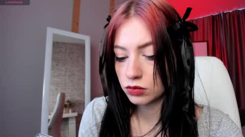 Snapshot of arielabradberry chatting on 12-12-24, 11:40 Ariel online show from 12-12-24, 11:40