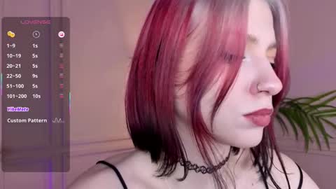 Snapshot of arielabradberry chatting on 11-08-25, 01:55 Ariel online show from 11-08-25, 01:55