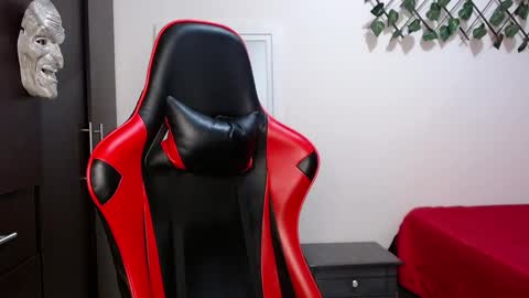 Snapshot of arielbronwxxx chatting on 03-09-25, 06:43 chris online show from 03-09-25, 06:43