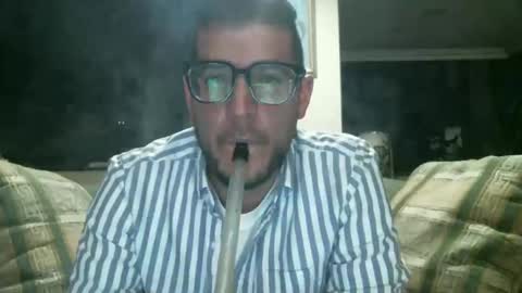 Snapshot of arielsinho chatting on 10-19-25, 04:57 Anon online show from 10-19-25, 04:57