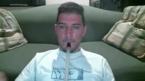 Snapshot of arielsinho chatting on 10-27-25, 02:26 Anon online show from 10-27-25, 02:26