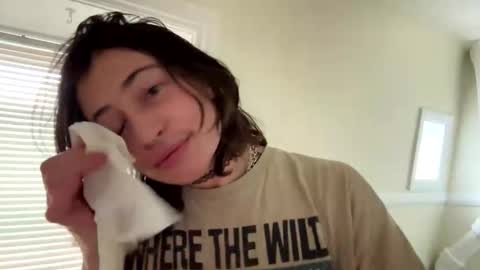 Snapshot of arielwyld chatting on 11-25-25, 07:58 ariel colin when hes here online show from 11-25-25, 07:58