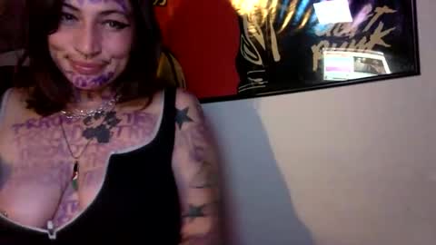 Snapshot of arielwyld chatting on 12-17-25, 04:40 ariel colin when hes here online show from 12-17-25, 04:40