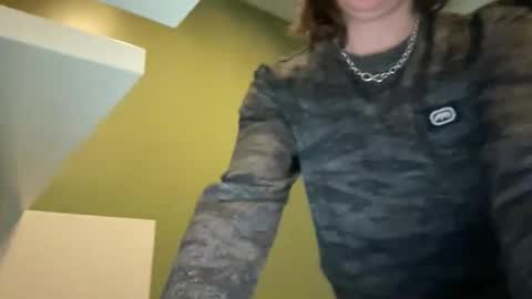 Snapshot of arielwyld chatting on 01-11-26, 01:49 ariel colin when hes here online show from 01-11-26, 01:49