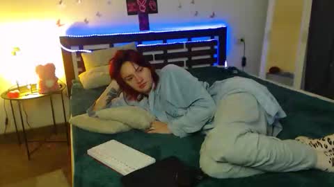 Ari online show from 11-08-25, 01:06