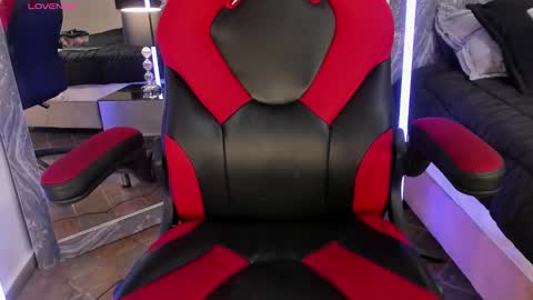 Ari Robert online show from 10-31-25, 04:13