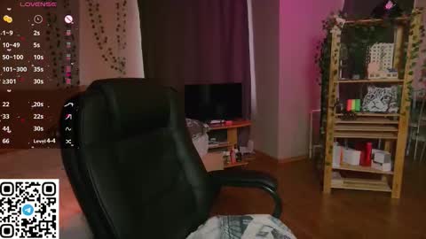 Snapshot of arizonaa_muse chatting on 02-28-26, 04:13 Astrid online show from 02-28-26, 04:13