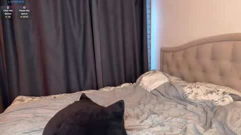 Mia  Arlen online show from 10-22-25, 02:17