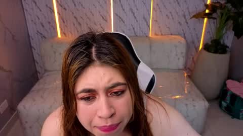 Snapshot of arlet_tx chatting on 04-10-26, 12:10 Online 1400 2100 online show from 04-10-26, 12:10