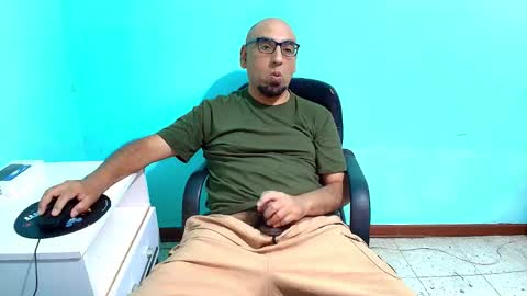 arnelux72 online show from 11-17-25, 05:13