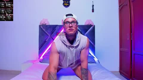 Snapshot of arnold_sexy_hot98 chatting on 11-12-25, 04:40 arnold sexy hot98 online show from 11-12-25, 04:40