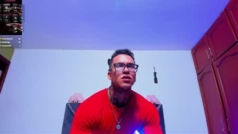 Snapshot of arnold_sexy_hot98 chatting on 11-14-25, 05:00 arnold sexy hot98 online show from 11-14-25, 05:00